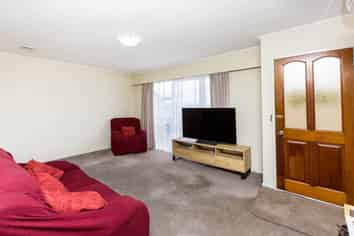 9b Haylock Grove, Totara Park