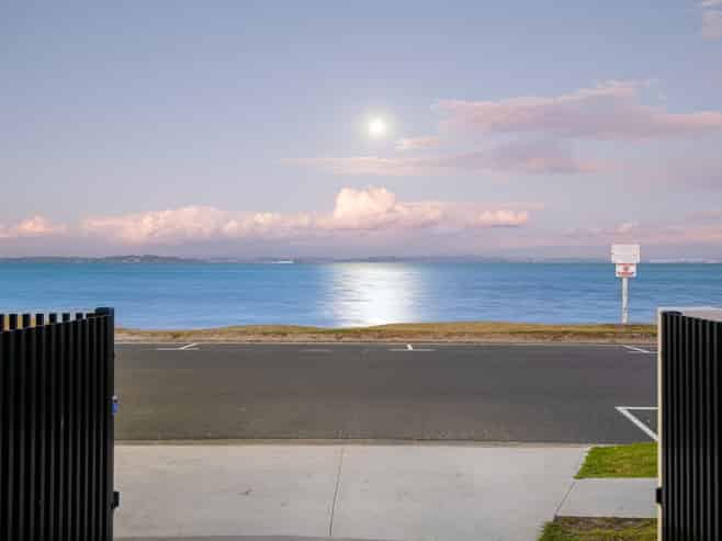 18b The Esplanade, Eastern Beach