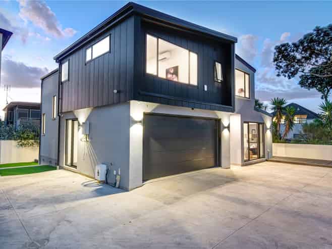 18b The Esplanade, Eastern Beach