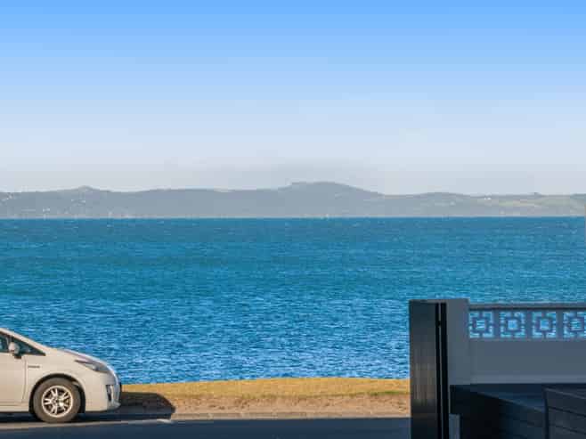 18b The Esplanade, Eastern Beach