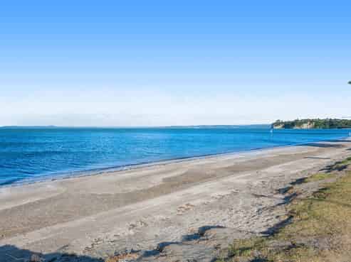 18b The Esplanade, Eastern Beach