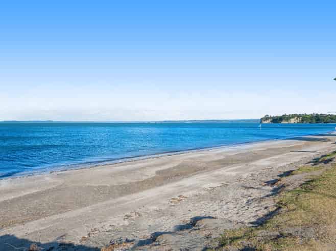 18b The Esplanade, Eastern Beach