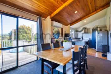 136 Chamberlain Road, Massey