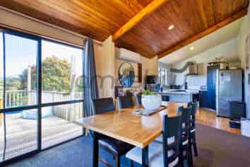 136 Chamberlain Road, Massey