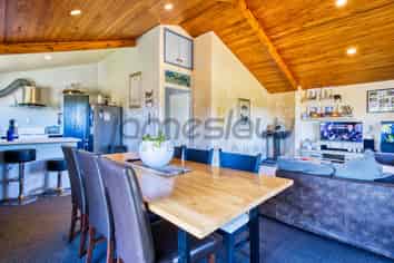 136 Chamberlain Road, Massey