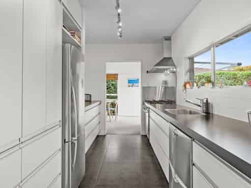 15A St Winifreds Place, Bryndwr