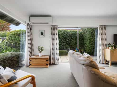 15A St Winifreds Place, Bryndwr