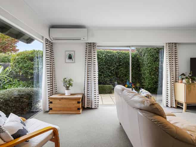 15A St Winifreds Place, Bryndwr