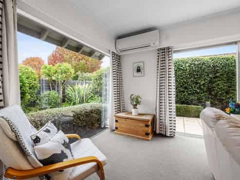 15A St Winifreds Place, Bryndwr