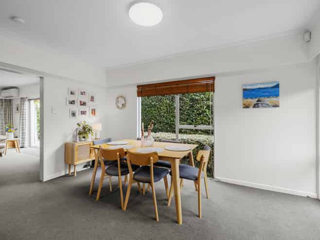 15A St Winifreds Place, Bryndwr