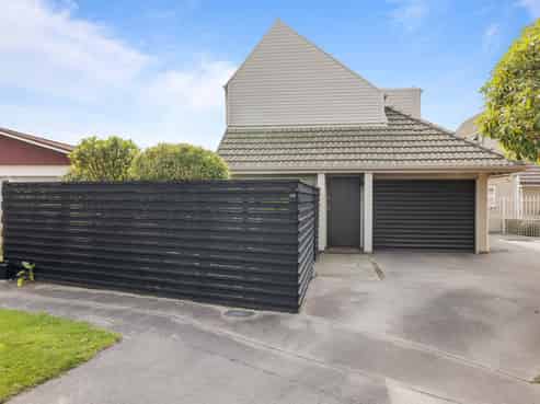 15A St Winifreds Place, Bryndwr