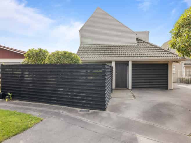 15A St Winifreds Place, Bryndwr