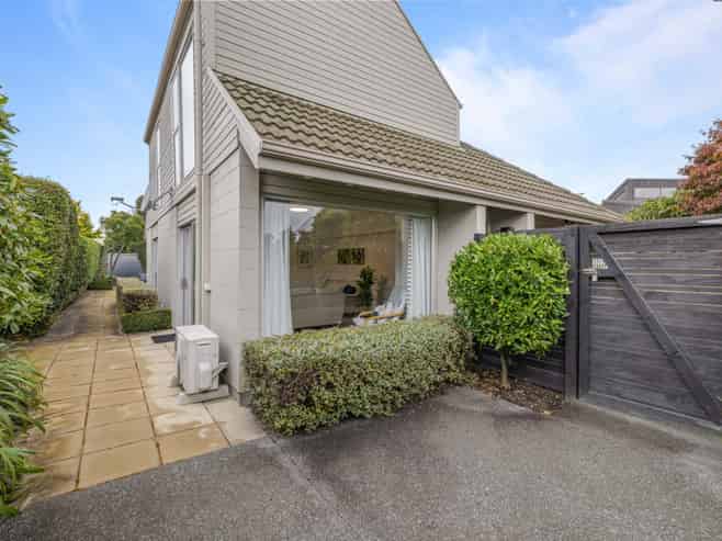 15A St Winifreds Place, Bryndwr