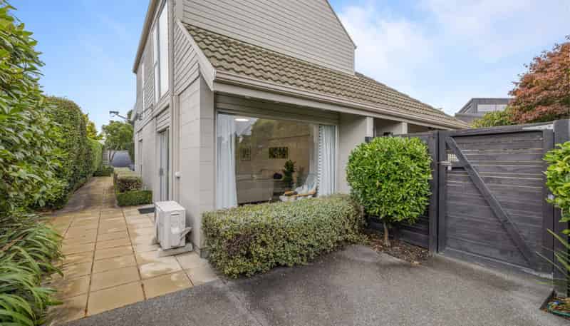 15A St Winifreds Place, Bryndwr