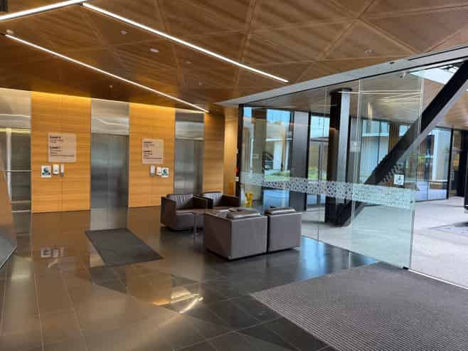 Stunning Turnkey Suite/Victoria St