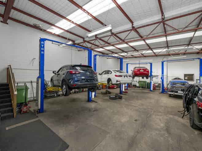 Passive industrial – prime road frontage