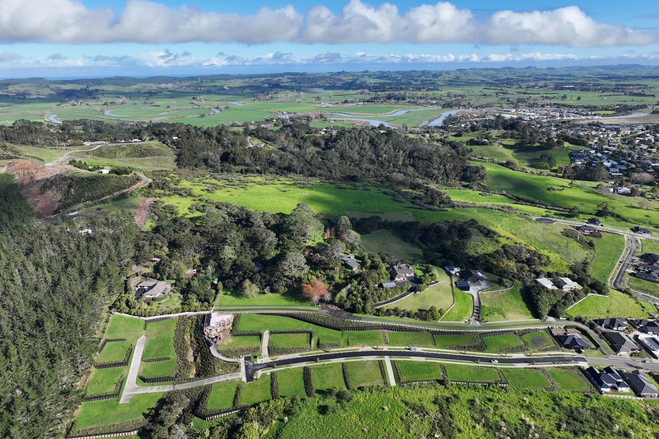 Flat, Elevated Sections - Helensville - Vista 5