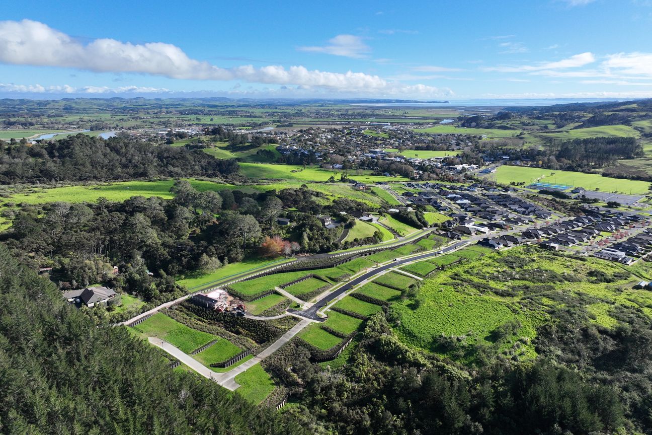 Flat, Elevated Sections - Helensville - Vista 4