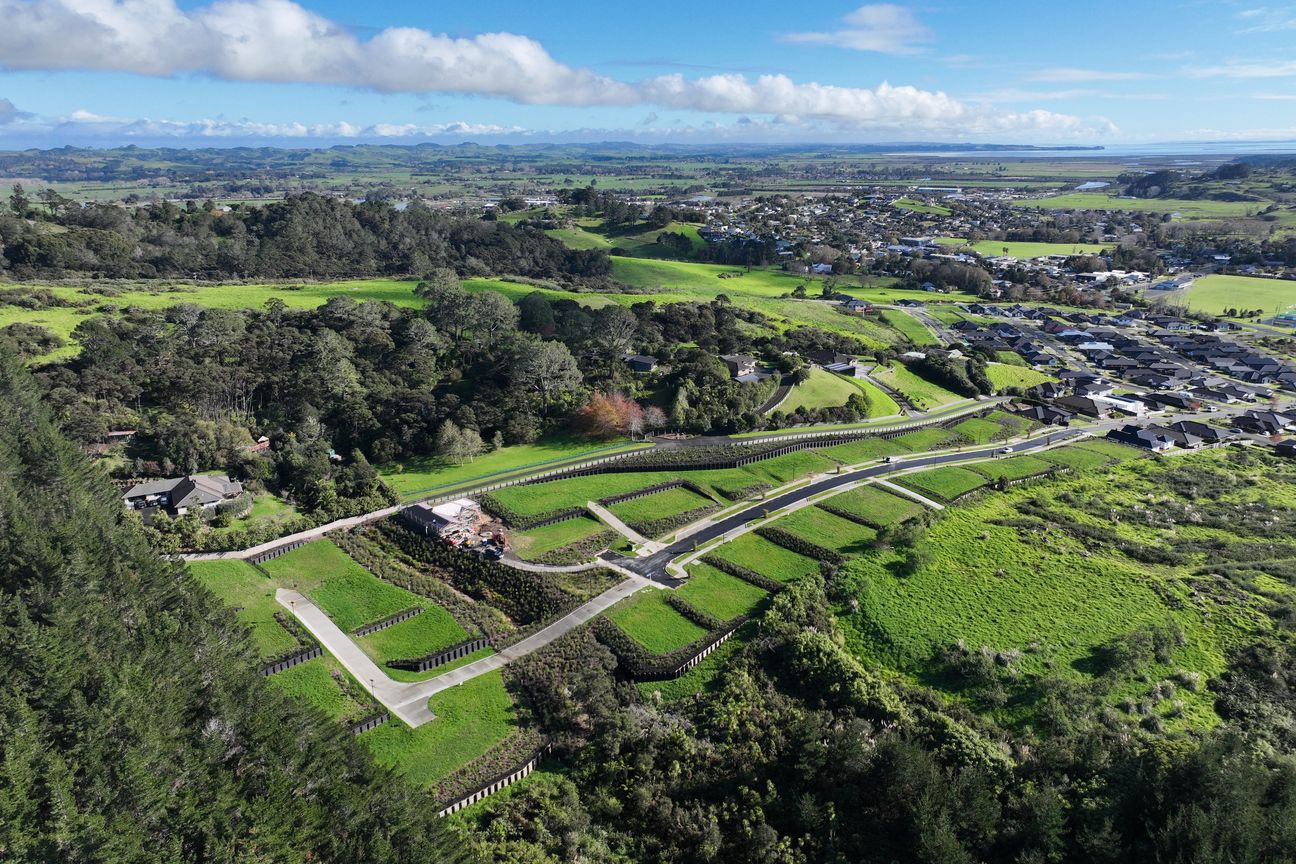 Flat, Elevated Sections - Helensville - Vista 3