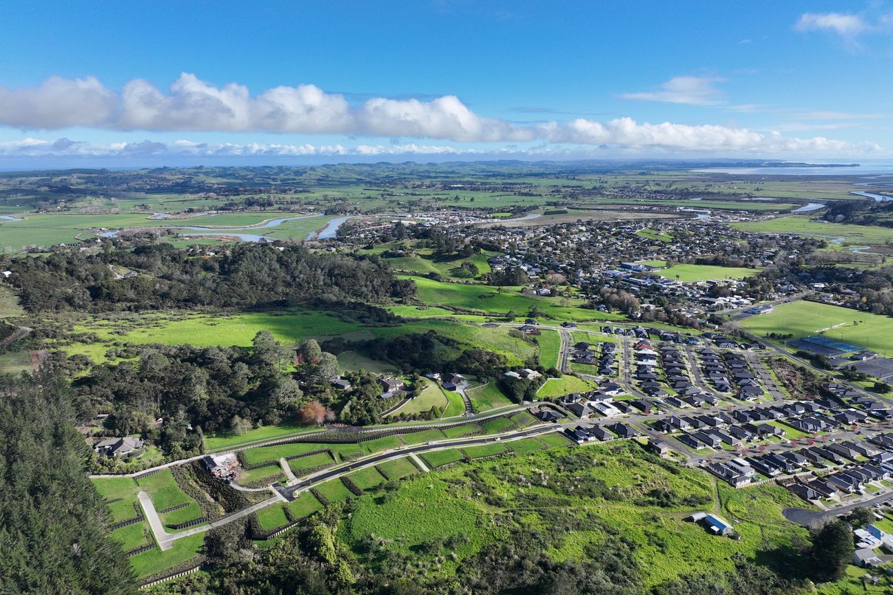 Flat, Elevated Sections - Helensville - Vista 6