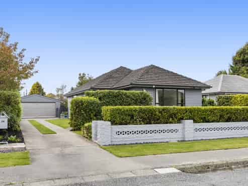 24 Olivine Street, Shirley