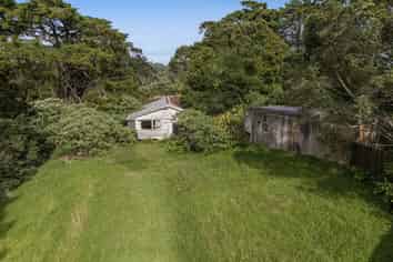 1232 East Coast Road, Redvale