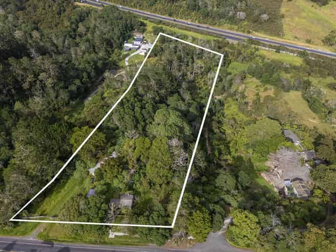 1232 East Coast Road, Redvale