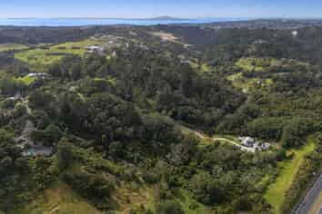 1232 East Coast Road, Redvale