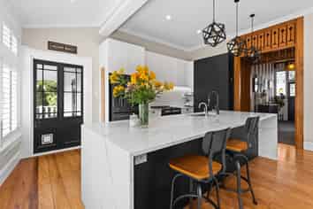 10 Cobden Road, Bluff Hill