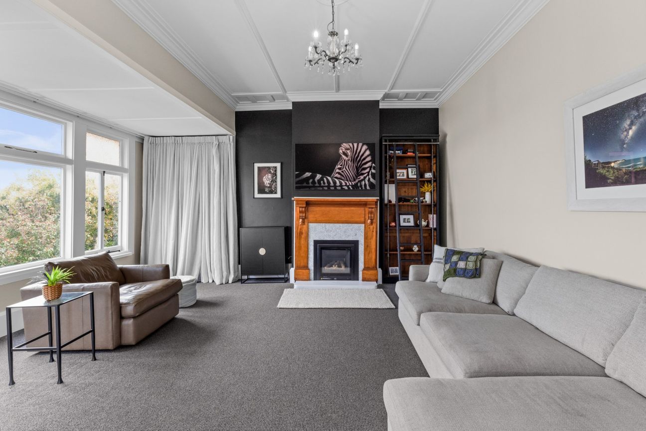 A Rare Opportunity on Bluff Hill - Mehr