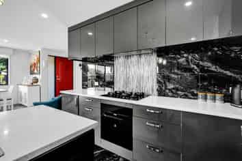 3 Frederick Place, Whalers Gate