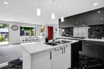 3 Frederick Place, Whalers Gate