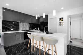 3 Frederick Place, Whalers Gate