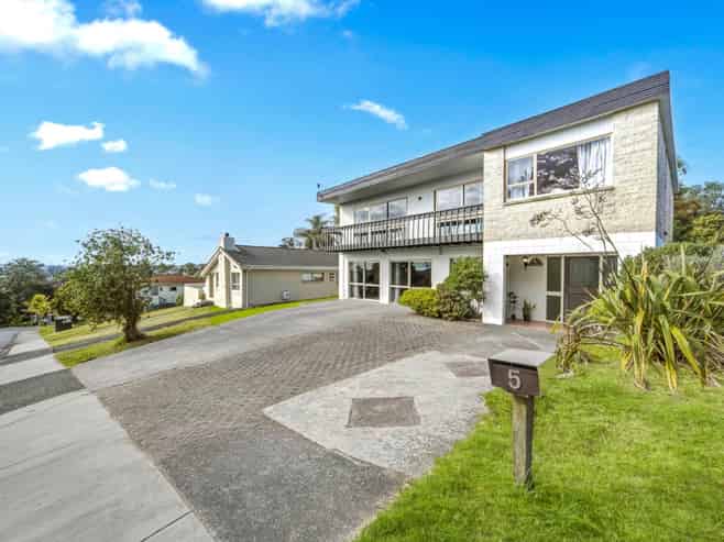 5 Jacaranda Avenue, Beach Haven