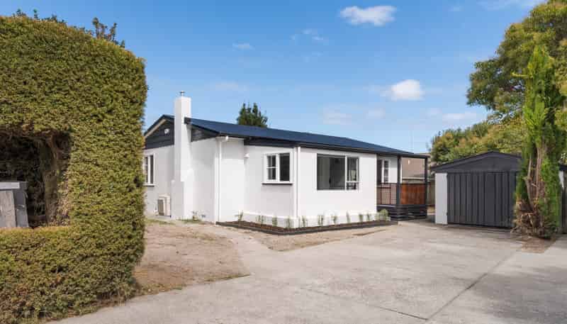 318 Botanical Road, West End