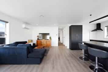 11A Knightsbridge Place, Dinsdale