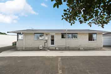 11A Knightsbridge Place, Dinsdale