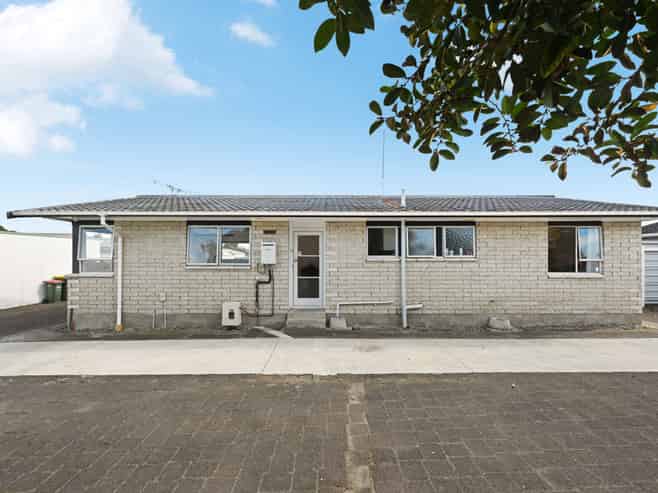 11A Knightsbridge Place, Dinsdale