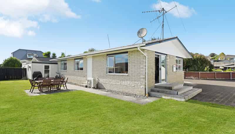 11A Knightsbridge Place, Dinsdale