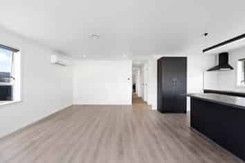 11A Knightsbridge Place, Dinsdale