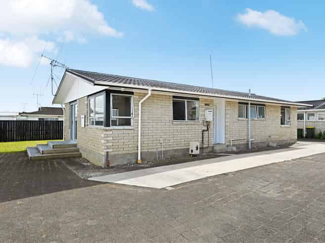 11A Knightsbridge Place, Dinsdale