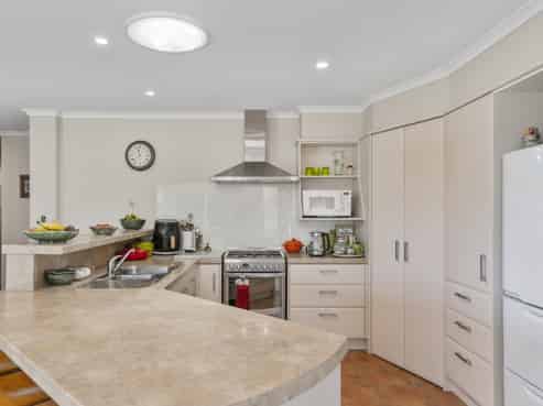 12 Waterside Drive, Pyes Pa