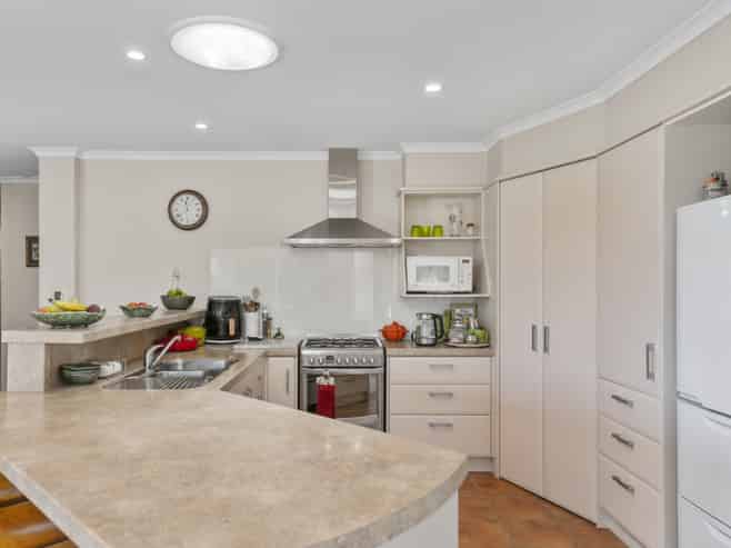 12 Waterside Drive, Pyes Pa