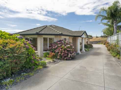 12 Waterside Drive, Pyes Pa