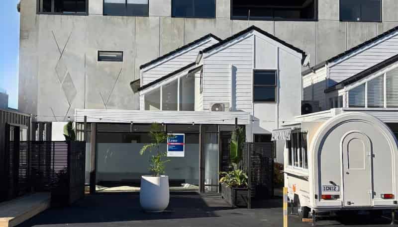 8 Cammish Lane, Orewa