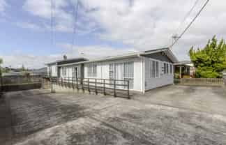 8 Simons Street, Moturoa