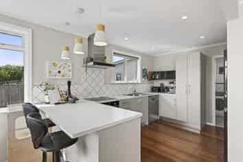 10 Holford Street, Westown