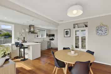 10 Holford Street, Westown