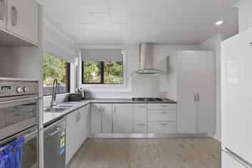 46 Seaview Road, Marfell