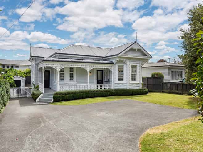 10 Asquith Avenue, Mount Albert